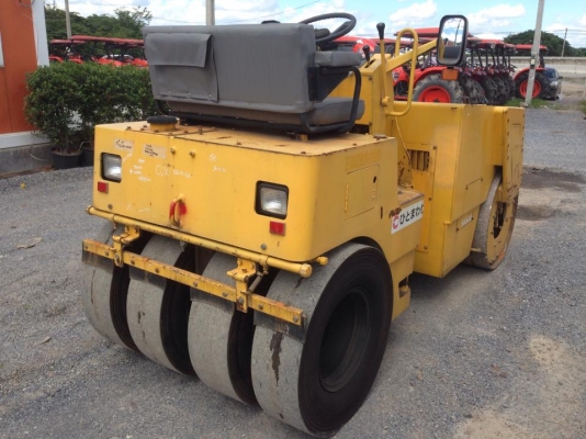 มี VDO รถบดถนน SAKAI TW500 ขนาด 4 ตัน เก่านอกแท้ พร้อมใช้ มี VDO รถบดถนน SAKAI TW500 ขนาด 4 ตัน เก่านอกแท้ พร้อมใช้