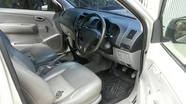 วีโก้แค็ปปี05เครื่อง2500ccมือเดียวเครื่องดีคัชซีสวยติดต่อ0863604056