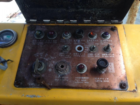 ขายรถบดล้อยางสภาพพร้อมใช้งานครับ ไม่ต้องทำอะไรอีก ขาย 85000 บาท