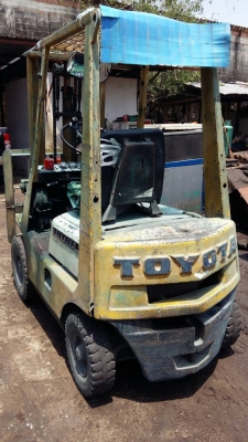 ขายรถโฟคร์ลิฟ1.5ตันโตโยต้าพร้อมใช้ขับได้เบนซินครับยกได้3เมตรโครตจะถูกสนใจ0892224259