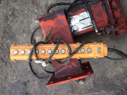 ขายเครน1ตัน พร้อมรีโมท 3ปลอก เก่าเชียงกง ขาย 42000 บาท