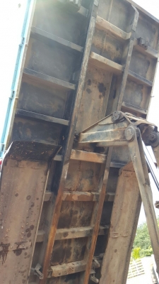 รถอีซุซุ 10 ล้อดั้ม FXZ 270 แรงม้า ปี 49.    สนใจติดต่อ  081 - 6079515