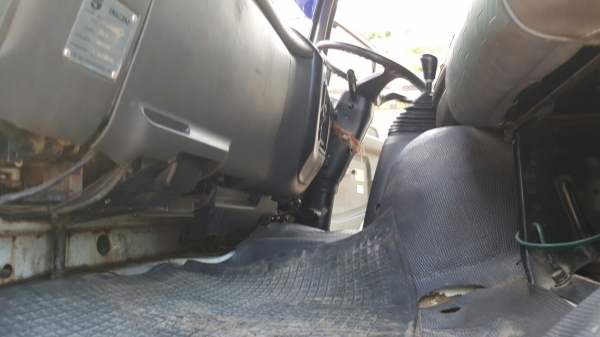 รถอีซุซุ 10 ล้อดั้ม FXZ 270 แรงม้า ปี 49.    สนใจติดต่อ  081 - 6079515