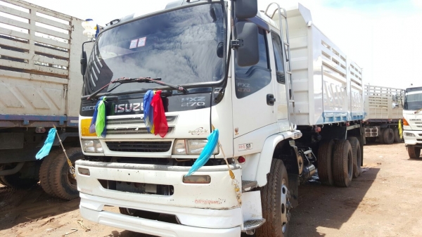 รถอีซุซุ 10 ล้อดั้ม FXZ 270 แรงม้า ปี 49.    สนใจติดต่อ  081 - 6079515