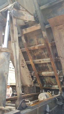 รถอีซุซุ 10 ล้อดั้ม FXZ 270 แรงม้า ปี 49.    สนใจติดต่อ  081 - 6079515