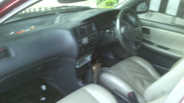 ขายรถเก๋งโตโยต้า3ห่วง  เล่มพร้อมโอนรถพร้อมใช้แอร์เย็นสีสวยราคาต่อรองได้