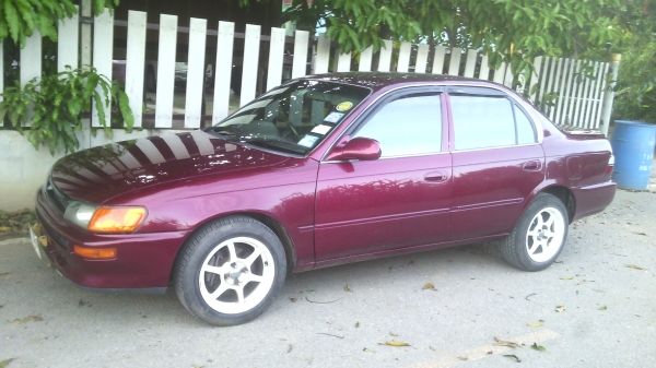 ขายรถเก๋งโตโยต้า3ห่วง  เล่มพร้อมโอนรถพร้อมใช้แอร์เย็นสีสวยราคาต่อรองได้