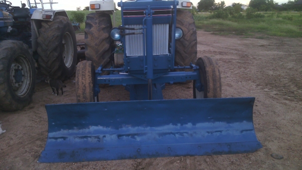 ขายรถไถฟอรด์6610  เพลาเดียว รุ่น3ปั๊มกลม   ไอดีโต  หัวฉีดเตี้ย  แท้ สวยพร้อมใช้งานมีทะเบียน 0810076640