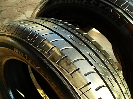 ยางขอบ15 บริดสโตน175-65-R15 ลงพื้นปลายปี13 (4เส้น 2,700บ)น้องๆยางใหม่ ยางขอบ15 บริดสโตน175-65-R15 ลงพื้นปลายปี13 (4เส้น 2,700บ)น้องๆยางใหม่