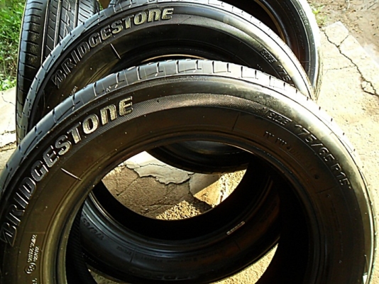 ยางขอบ15 บริดสโตน175-65-R15 ลงพื้นปลายปี13 (4เส้น 2,700บ)น้องๆยางใหม่ ยางขอบ15 บริดสโตน175-65-R15 ลงพื้นปลายปี13 (4เส้น 2,700บ)น้องๆยางใหม่