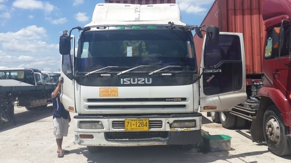 ขายรถหัวลาก isuzu giga เครื่อง 360 แรง ปี 53 ขายรถหัวลาก isuzu giga เครื่อง 360 แรง ปี 53