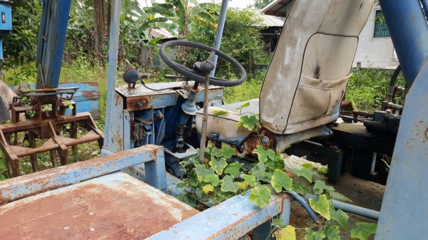 ขาย รถคีบอ้อย 6 ล้อประกอบ สภาพใช้งานได้ดี ใช้คีบอ้อยอยู่ทุกปี เครื่อง EH700 168 แรงม้า ปั้มดี ยางดี ตัวคีบแข็งแรง ราคาคุยกันได้ครับ ขาย รถคีบอ้อย 6 ล้อประกอบ สภาพใช้งานได้ดี ใช้คีบอ้อยอยู่ทุกปี เครื่อง EH700 168 แรงม้า ปั้มดี ยางดี ตัวคีบแข็งแรง ราคาคุยกันได้ครับ