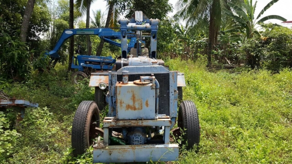 ขาย รถคีบอ้อย 6 ล้อประกอบ สภาพใช้งานได้ดี ใช้คีบอ้อยอยู่ทุกปี เครื่อง EH700 168 แรงม้า ปั้มดี ยางดี ตัวคีบแข็งแรง ราคาคุยกันได้ครับ ขาย รถคีบอ้อย 6 ล้อประกอบ สภาพใช้งานได้ดี ใช้คีบอ้อยอยู่ทุกปี เครื่อง EH700 168 แรงม้า ปั้มดี ยางดี ตัวคีบแข็งแรง ราคาคุยกันได้ครับ