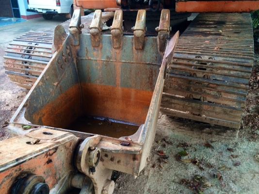 ขายด่วน  รถแบคโฮ HITACHI EX 200- 3  สภาพดีมากเดิมๆ  พร้อมใช้งาน  เอกสารชุดจดทะเบียน