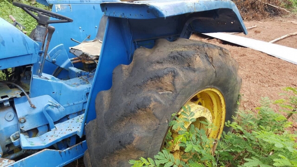 ขายตามสภาพ รถไถ JOHN DEERE รุ่นเก่า เครื่องสตาร์ทติดใช้งานได้ อุปกรณ์มีผานดันหน้า กับผาน 7 จอดไว้นานยางแบนหมดแล้วครับ ราคาต่อรองได้นิดหน่อย ขายตามสภาพ รถไถ JOHN DEERE รุ่นเก่า เครื่องสตาร์ทติดใช้งานได้ อุปกรณ์มีผานดันหน้า กับผาน 7 จอดไว้นานยางแบนหมดแล้วครับ ราคาต่อรองได้นิดหน่อย