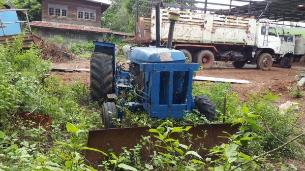 ขายตามสภาพ รถไถ JOHN DEERE รุ่นเก่า เครื่องสตาร์ทติดใช้งานได้ อุปกรณ์มีผานดันหน้า กับผาน 7 จอดไว้นานยางแบนหมดแล้วครับ ราคาต่อรองได้นิดหน่อย ขายตามสภาพ รถไถ JOHN DEERE รุ่นเก่า เครื่องสตาร์ทติดใช้งานได้ อุปกรณ์มีผานดันหน้า กับผาน 7 จอดไว้นานยางแบนหมดแล้วครับ ราคาต่อรองได้นิดหน่อย