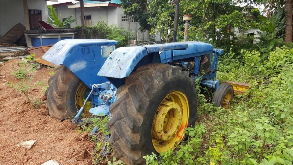 ขายตามสภาพ รถไถ JOHN DEERE รุ่นเก่า เครื่องสตาร์ทติดใช้งานได้ อุปกรณ์มีผานดันหน้า กับผาน 7 จอดไว้นานยางแบนหมดแล้วครับ ราคาต่อรองได้นิดหน่อย ขายตามสภาพ รถไถ JOHN DEERE รุ่นเก่า เครื่องสตาร์ทติดใช้งานได้ อุปกรณ์มีผานดันหน้า กับผาน 7 จอดไว้นานยางแบนหมดแล้วครับ ราคาต่อรองได้นิดหน่อย