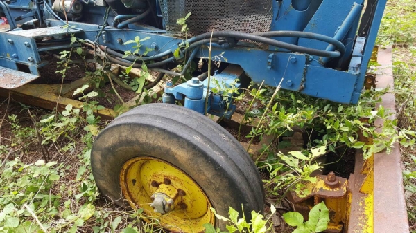 ขายตามสภาพ รถไถ JOHN DEERE รุ่นเก่า เครื่องสตาร์ทติดใช้งานได้ อุปกรณ์มีผานดันหน้า กับผาน 7 จอดไว้นานยางแบนหมดแล้วครับ ราคาต่อรองได้นิดหน่อย ขายตามสภาพ รถไถ JOHN DEERE รุ่นเก่า เครื่องสตาร์ทติดใช้งานได้ อุปกรณ์มีผานดันหน้า กับผาน 7 จอดไว้นานยางแบนหมดแล้วครับ ราคาต่อรองได้นิดหน่อย