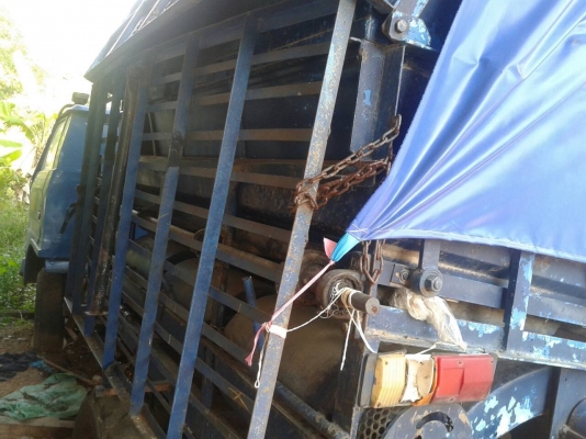 ขายรถนวดข้าวตู้ 6 ฟุต เครื่อง. isuzu 100 แรง