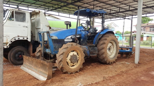 ขายรถไถ New Holland TD95D เอกสารเล่มทะเบียนครบ อุปกรณ์มีผานดันหน้า และผาน 6 ราคาต่อรองได้ครับ