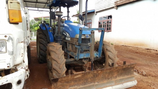 ขายรถไถ New Holland TD95D เอกสารเล่มทะเบียนครบ อุปกรณ์มีผานดันหน้า และผาน 6 ราคาต่อรองได้ครับ ขายรถไถ New Holland TD95D เอกสารเล่มทะเบียนครบ อุปกรณ์มีผานดันหน้า และผาน 6 ราคาต่อรองได้ครับ