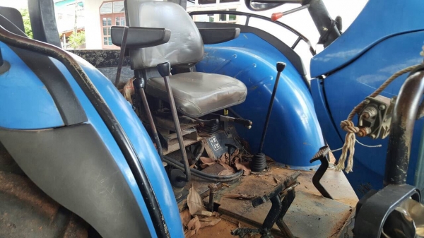 ขายรถไถ New Holland TD95D เอกสารเล่มทะเบียนครบ อุปกรณ์มีผานดันหน้า และผาน 6 ราคาต่อรองได้ครับ ขายรถไถ New Holland TD95D เอกสารเล่มทะเบียนครบ อุปกรณ์มีผานดันหน้า และผาน 6 ราคาต่อรองได้ครับ