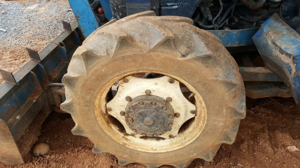 ขายรถไถ New Holland TD95D เอกสารเล่มทะเบียนครบ อุปกรณ์มีผานดันหน้า และผาน 6 ราคาต่อรองได้ครับ ขายรถไถ New Holland TD95D เอกสารเล่มทะเบียนครบ อุปกรณ์มีผานดันหน้า และผาน 6 ราคาต่อรองได้ครับ