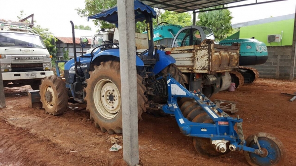 ขายรถไถ New Holland TD95D เอกสารเล่มทะเบียนครบ อุปกรณ์มีผานดันหน้า และผาน 6 ราคาต่อรองได้ครับ ขายรถไถ New Holland TD95D เอกสารเล่มทะเบียนครบ อุปกรณ์มีผานดันหน้า และผาน 6 ราคาต่อรองได้ครับ