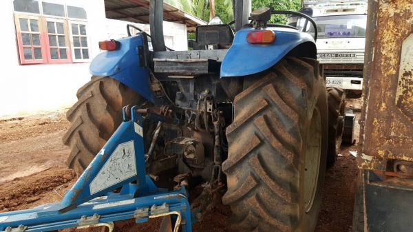 ขายรถไถ New Holland TD95D เอกสารเล่มทะเบียนครบ อุปกรณ์มีผานดันหน้า และผาน 6 ราคาต่อรองได้ครับ ขายรถไถ New Holland TD95D เอกสารเล่มทะเบียนครบ อุปกรณ์มีผานดันหน้า และผาน 6 ราคาต่อรองได้ครับ