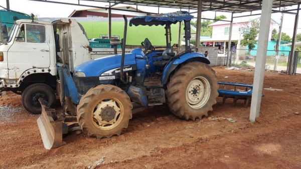 ขายรถไถ New Holland TD95D เอกสารเล่มทะเบียนครบ อุปกรณ์มีผานดันหน้า และผาน 6 ราคาต่อรองได้ครับ ขายรถไถ New Holland TD95D เอกสารเล่มทะเบียนครบ อุปกรณ์มีผานดันหน้า และผาน 6 ราคาต่อรองได้ครับ