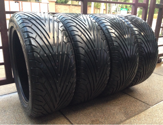 ยาง Linglong 245 45 18 ปี14 ดอกเต็ม ไม่มีปะ ใช้ได้อีกหลายปี