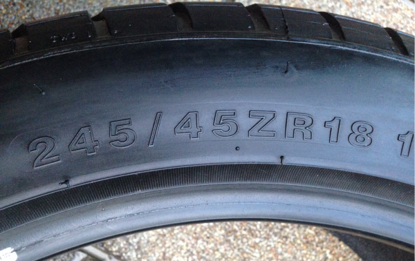 ยาง Linglong 245 45 18 ปี14 ดอกเต็ม ไม่มีปะ ใช้ได้อีกหลายปี