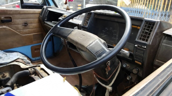 ขาย 6 ล้อ ISUZU เครื่อง 4BC2 100 แรงม้า คัสซีสวยตลอดเส้น คอกเหล็กพร้อมบรรทุก ทะเบียนพร้อมโอน