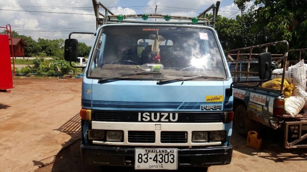 ขาย 6 ล้อ ISUZU เครื่อง 4BC2 100 แรงม้า คัสซีสวยตลอดเส้น คอกเหล็กพร้อมบรรทุก ทะเบียนพร้อมโอน