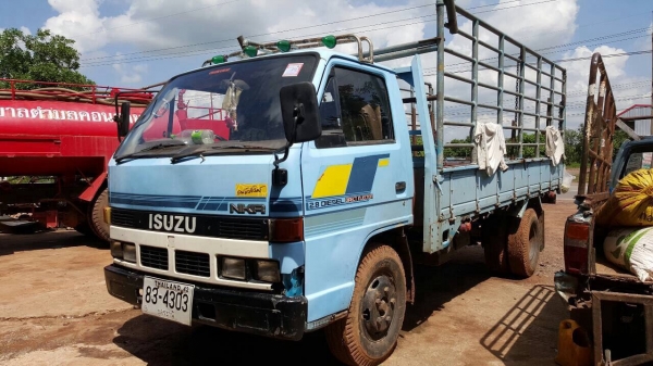 ขาย 6 ล้อ ISUZU เครื่อง 4BC2 100 แรงม้า คัสซีสวยตลอดเส้น คอกเหล็กพร้อมบรรทุก ทะเบียนพร้อมโอน