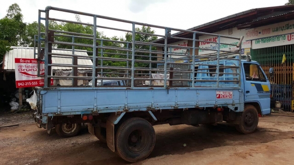 ขาย 6 ล้อ ISUZU เครื่อง 4BC2 100 แรงม้า คัสซีสวยตลอดเส้น คอกเหล็กพร้อมบรรทุก ทะเบียนพร้อมโอน