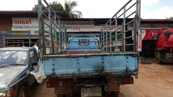 ขาย 6 ล้อ ISUZU เครื่อง 4BC2 100 แรงม้า คัสซีสวยตลอดเส้น คอกเหล็กพร้อมบรรทุก ทะเบียนพร้อมโอน