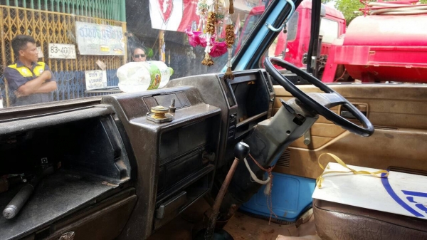 ขาย 6 ล้อ ISUZU เครื่อง 4BC2 100 แรงม้า คัสซีสวยตลอดเส้น คอกเหล็กพร้อมบรรทุก ทะเบียนพร้อมโอน