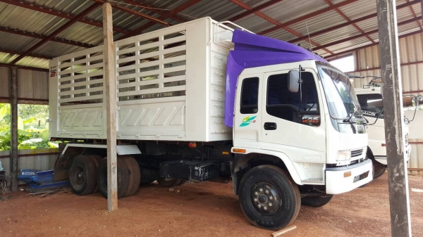 ขายรถ 10 ล้อดั้มสามมิตร คอกเกษตร ISUZU DECA 270 EURO ปี 45 คัสซีสวยตลอดเส้น เครื่องเดิม เกียร์เดิม มีระบบลำโพงลากพ่วง ยางดี ทะเบียนพร้อมโอน