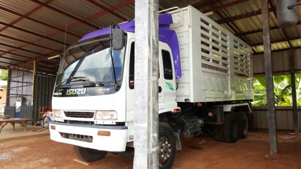 ขายรถ 10 ล้อดั้มสามมิตร คอกเกษตร ISUZU DECA 270 EURO ปี 45 คัสซีสวยตลอดเส้น เครื่องเดิม เกียร์เดิม มีระบบลำโพงลากพ่วง ยางดี ทะเบียนพร้อมโอน