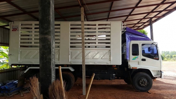 ขายรถ 10 ล้อดั้มสามมิตร คอกเกษตร ISUZU DECA 270 EURO ปี 45 คัสซีสวยตลอดเส้น เครื่องเดิม เกียร์เดิม มีระบบลำโพงลากพ่วง ยางดี ทะเบียนพร้อมโอน