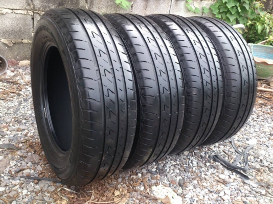ขายยาง 205/65R15 Bridgestone Ecopia EP200 ยางสัปดาห์ที่49ปี13 ดอกยางเต็มนิ่มลึกสดเท่ากันไม่แตกลายไม่ร้าวไม่กินข้างไม่มีปะ สวยๆ จำนวน 1 ชุด