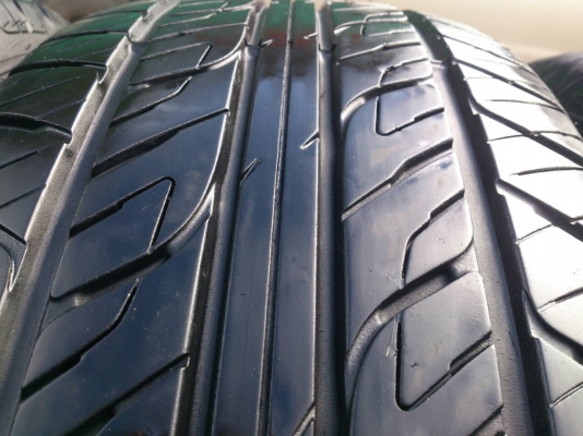 ขายยาง  DUNLOP 265/65R17 ยางสัปดาห์ที่20ปี14  ดอกยางหนาสดเท่ากันไม่แตกลายไม่ร้าวไม่กินข้างไม่มีปะสวยมาก จำนวน 1 ชุด