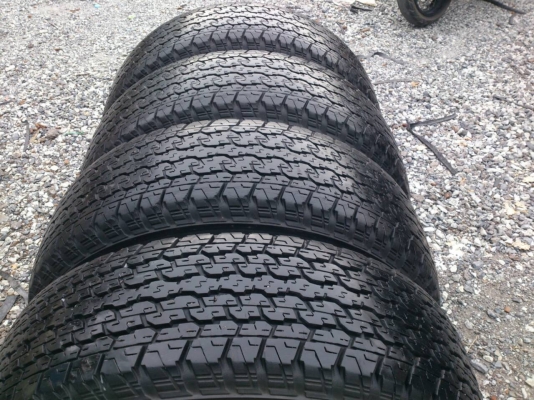 ขายแม็กTOYOTA 6รูขอบ15 พร้อมบริดสโตน 255/70R15 ยางปี10  จำนวน 1 ชุด