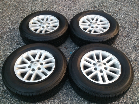 ขายแม็ก TOYOTA VIGO ขอบ17พร้อมยางปี13 ดอกยางหนาสดลึกเท่ากันไม่แตกลายไม่ร้าวไม่กินข้างใช้งานน้อยมาก พร้อมน๊อตแท้ 24 ตัว ขายแม็ก TOYOTA VIGO ขอบ17พร้อมยางปี13 ดอกยางหนาสดลึกเท่ากันไม่แตกลายไม่ร้าวไม่กินข้างใช้งานน้อยมาก พร้อมน๊อตแท้ 24 ตัว