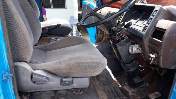 หกล้อ ฮีโน่ KM 779 WO4D117 แอร์ เวอร์ ช่วงยาว5.50ม สภาพดีสวยมีหลังคา พร้อมใช้งาน ทะเบียนพร้อมโอน