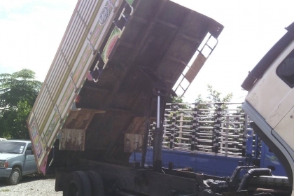 ขายครับ ราคา 795,000บ หกล้อ ฮีโน้ FD2JLAC 240 ดั้มเกษรต ยาว4.70ม สภาพดีสวยจัดบางเดิม แอร์หนาว เล่มทะเบียนพร้อมโอน ราคา 795,000บ ต่อรอง ครับ