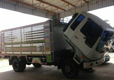 ขายครับ ราคา 795,000บ หกล้อ ฮีโน้ FD2JLAC 240 ดั้มเกษรต ยาว4.70ม สภาพดีสวยจัดบางเดิม แอร์หนาว เล่มทะเบียนพร้อมโอน ราคา 795,000บ ต่อรอง ครับ