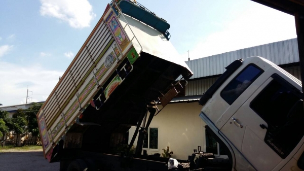 ขายครับ ราคา 795,000บ หกล้อ ฮีโน้ FD2JLAC 240 ดั้มเกษรต ยาว4.70ม สภาพดีสวยจัดบางเดิม แอร์หนาว เล่มทะเบียนพร้อมโอน ราคา 795,000บ ต่อรอง ครับ