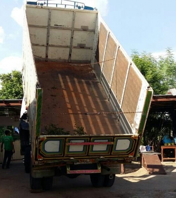 ขายครับ ราคา 795,000บ หกล้อ ฮีโน้ FD2JLAC 240 ดั้มเกษรต ยาว4.70ม สภาพดีสวยจัดบางเดิม แอร์หนาว เล่มทะเบียนพร้อมโอน ราคา 795,000บ ต่อรอง ครับ